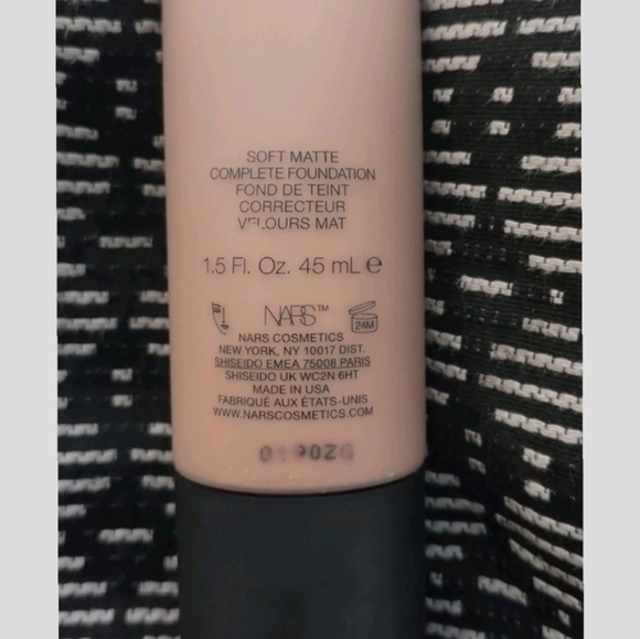 NARS Soft Matte Complete Foundation Bundle - Picture 11 of 15